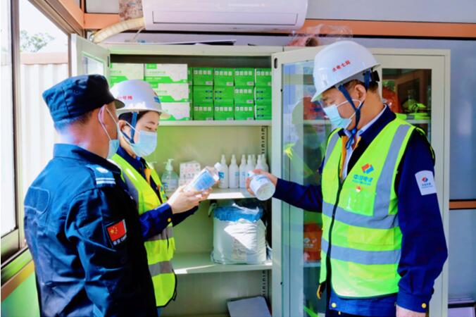 城軌快線27號線土建4標(biāo)項目部開展防疫物資專項檢查。重慶交通開投鐵路集團供圖