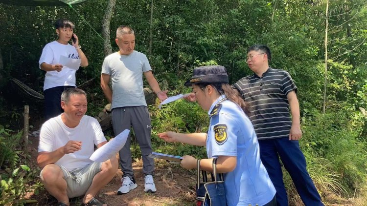 對釣魚者加強(qiáng)禁漁宣傳