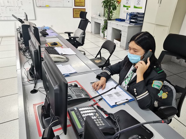 何維在進(jìn)行車場調(diào)度工作。交通開投軌道集團(tuán)供圖