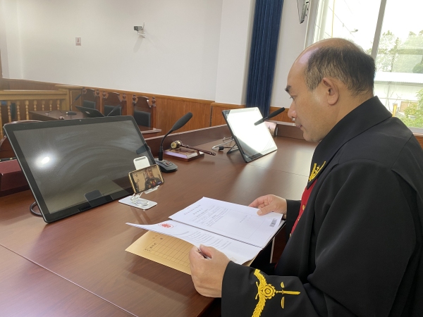 法官在線開庭。閆洋攝