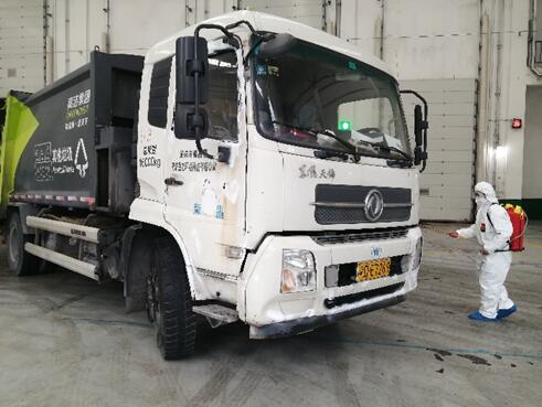 永川三峰公司工作人員開展消殺工作。三峰環(huán)境集團(tuán)供圖