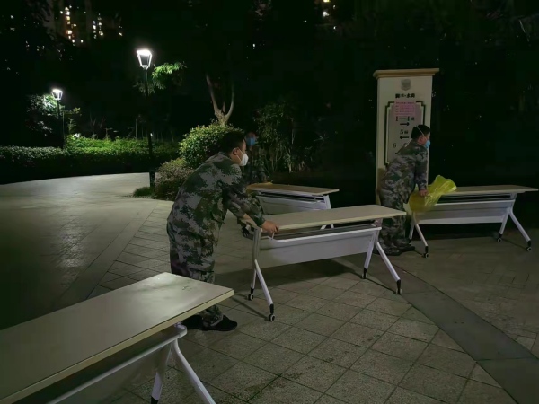 深夜仍在防控一線的民兵。洛磧鎮(zhèn)供圖