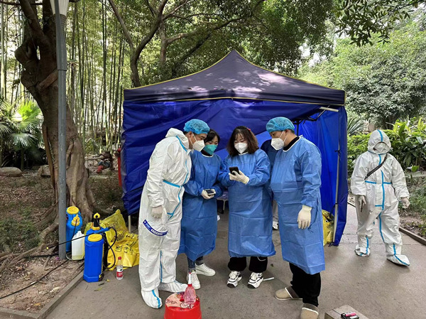 代小亞和同事在現(xiàn)場忙碌。受訪單位供圖