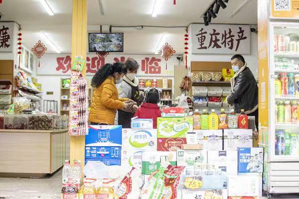 商圈內(nèi)小店正式營業(yè)。王歡攝