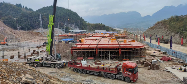 正在建設(shè)中的彭水汽摩家居商貿(mào)城。黃杰攝（資料圖）