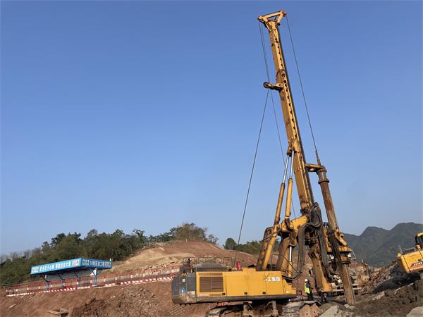 19號(hào)樓正進(jìn)行樁基施工。中建七局西南公司供圖