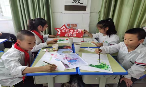 流動少年宮進校園。榮昌區(qū)青少年活動中心供圖