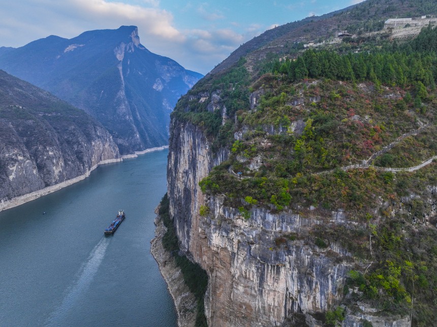 長江瞿塘峽一帶景色宜人，秀美如畫。王正坤攝