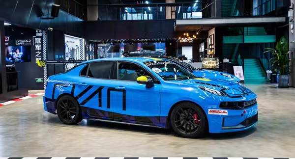 吉利高端定制車總部項(xiàng)目開(kāi)發(fā)的領(lǐng)克個(gè)性化高端定制車型。九龍坡區(qū)招商局供圖