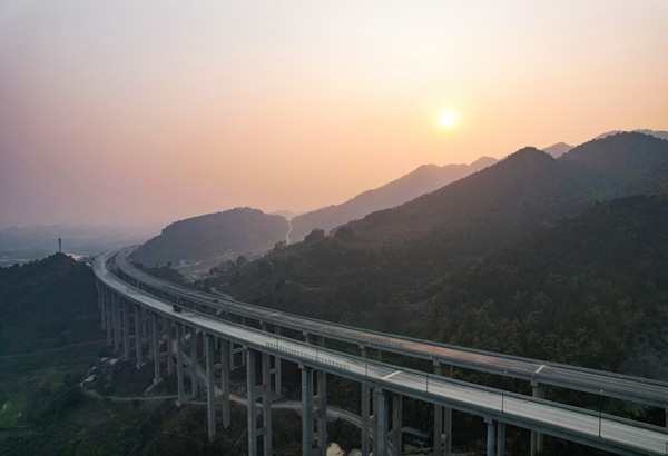 合璧津高速公路。中鐵建重投集團(tuán)供圖