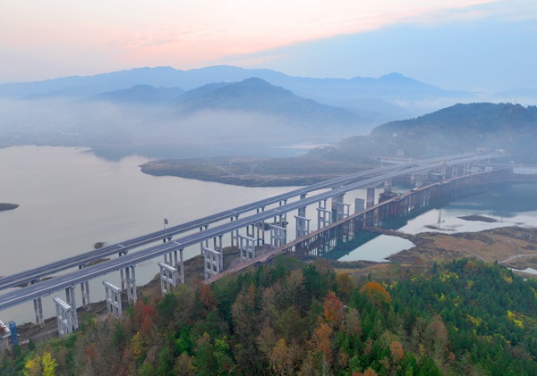 城開(kāi)高速公路。重慶高速集團(tuán)供圖