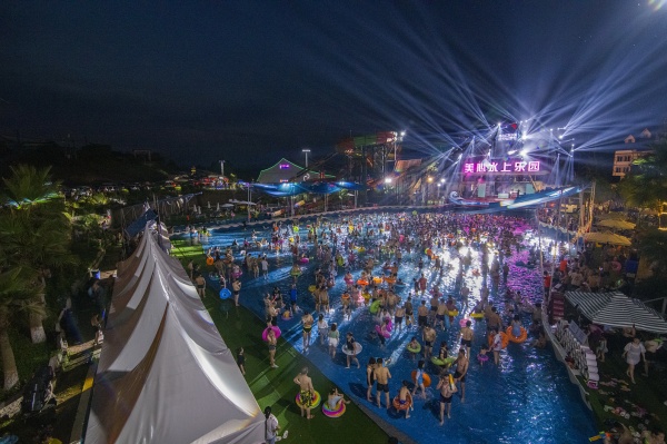 美心紅酒小鎮(zhèn)極光電音節(jié)。（資料圖）石偉攝