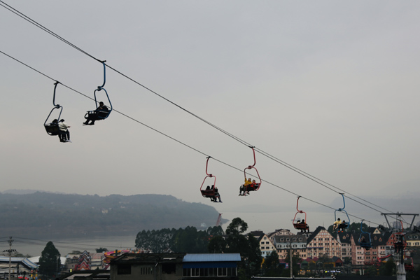 游客在景區(qū)游玩。楊孝永攝