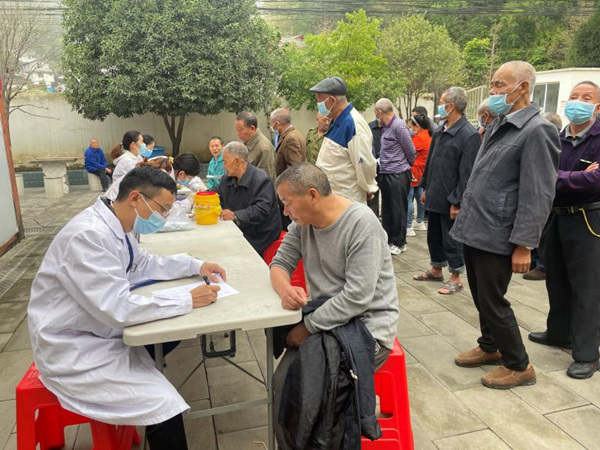 姜家鎮(zhèn)定期開展“義診”活動。姜家鎮(zhèn)政府供圖