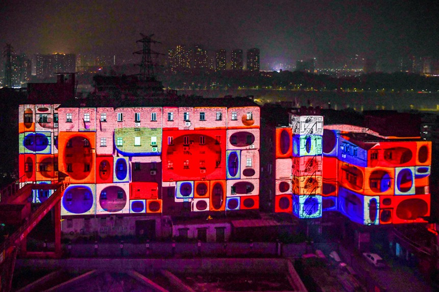 光影藝術(shù)節(jié)上的作品《多維都市，空間鏡像》。鄒樂攝