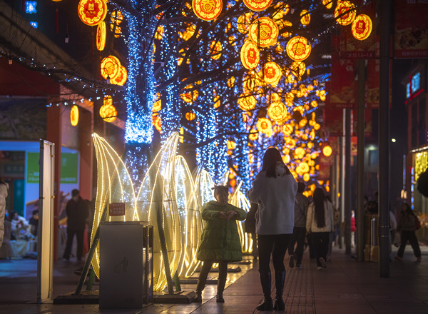 九龍坡迎春燈飾。鄭宇攝