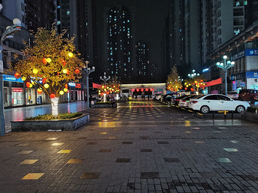 康莊美地一社區(qū)燈飾。市公租房管理局供圖