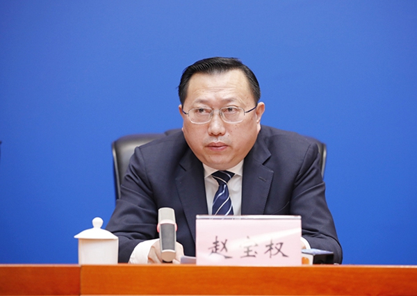 重慶市發(fā)展改革委黨組成員、副主任趙寶權(quán)發(fā)言。華龍網(wǎng)