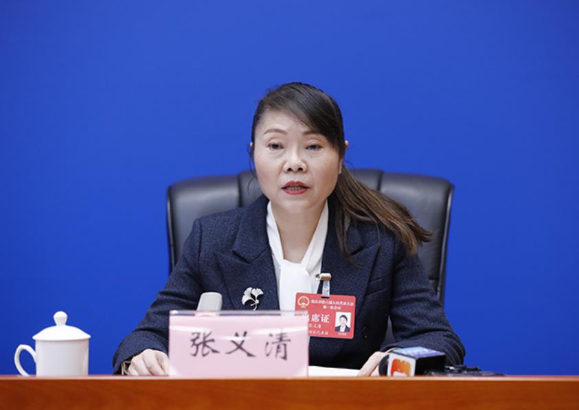 張義清介紹有關(guān)情況。華龍網(wǎng)供圖