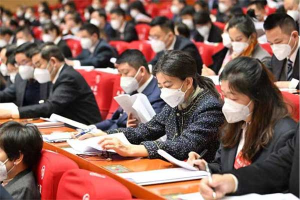 蔣平代表（右二）。受訪者供圖