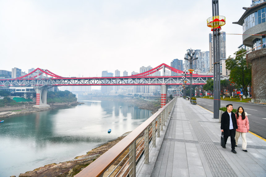 重慶曾家?guī)r嘉陵江大橋。鄒樂攝
