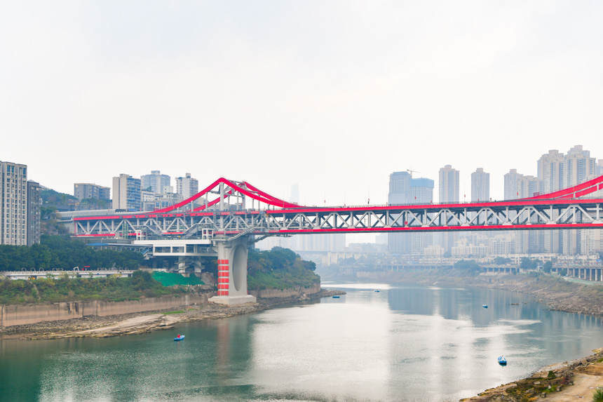 重慶軌道交通10號(hào)線曾家?guī)r站。鄒樂攝