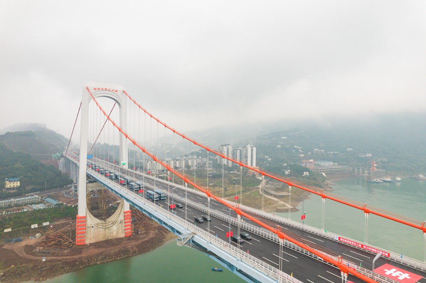 重慶郭家沱長(zhǎng)江大橋。鄒樂攝