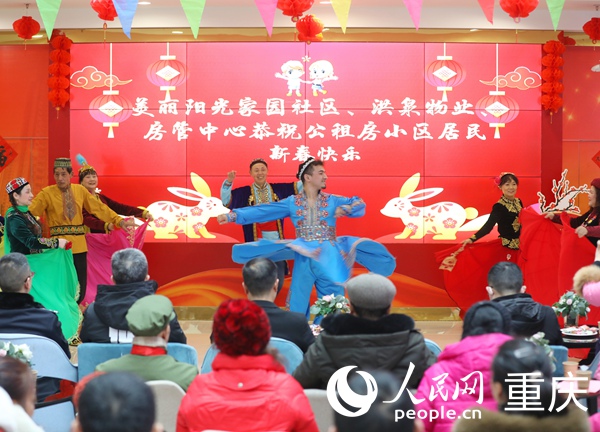 公租房居民自排自演的民族舞。人民網(wǎng) 胡虹攝