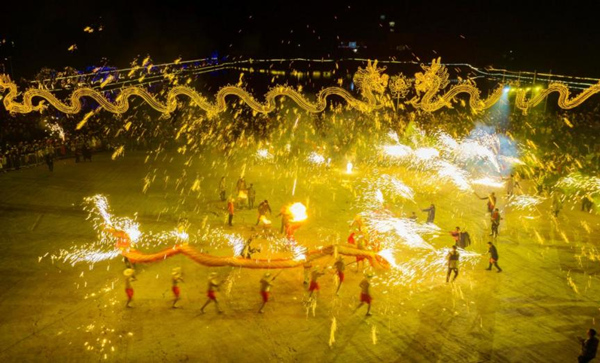 中敖火燒龍。大足區(qū)委宣傳部供圖