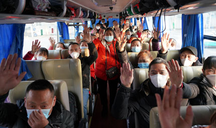                                           “返崗直通車”溫暖外出務(wù)工人員心                            劉政寧 唐敖 盧俊竹 2023年01月29日                            當(dāng)日上午，50余名合川籍外出務(wù)工人員乘坐由重慶市合川區(qū)人力社保局組織的“暖心返崗直通車”前往廣東省深圳市返崗務(wù)工。這是合川區(qū)今年春節(jié)假期后的首輛“返崗直通車”，根據(jù)安排，當(dāng)?shù)貙㈤_通“返崗直通車”超20趟次，護(hù)送1000余人返崗務(wù)工。                【詳細(xì)】                           