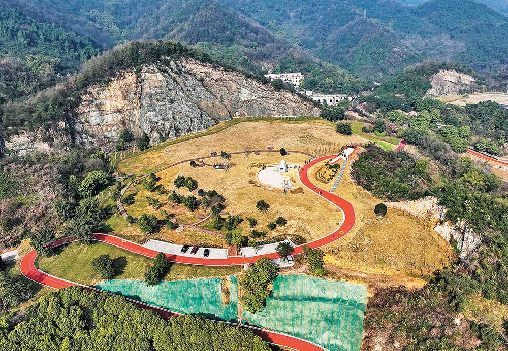 一月二十九日，中梁云峰集中連片廢棄礦山治理提升項(xiàng)目現(xiàn)場(chǎng)，53號(hào)礦山已被打造成“露營(yíng)基地”。記者 張錦輝 攝/視覺(jué)重慶