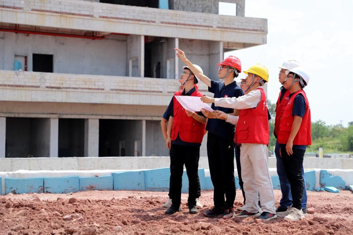 水、電、氣企業(yè)現(xiàn)場聯(lián)合踏勘。國網(wǎng)重慶市電力公司供圖