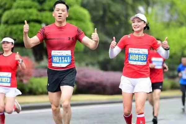 往屆選手燃情開(kāi)跑（資料圖）。銅梁區(qū)委宣傳部供圖