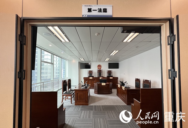 西部金融法律服務中心內第一法庭。人民網 胡虹攝