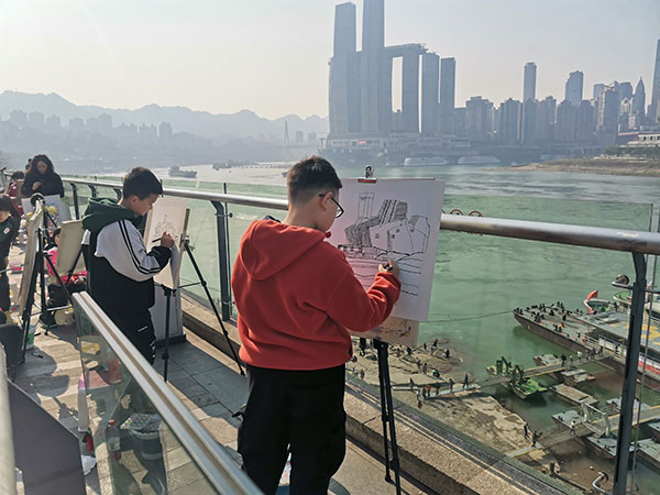 寫(xiě)生活動(dòng)。南岸區(qū)青少年活動(dòng)中心供圖