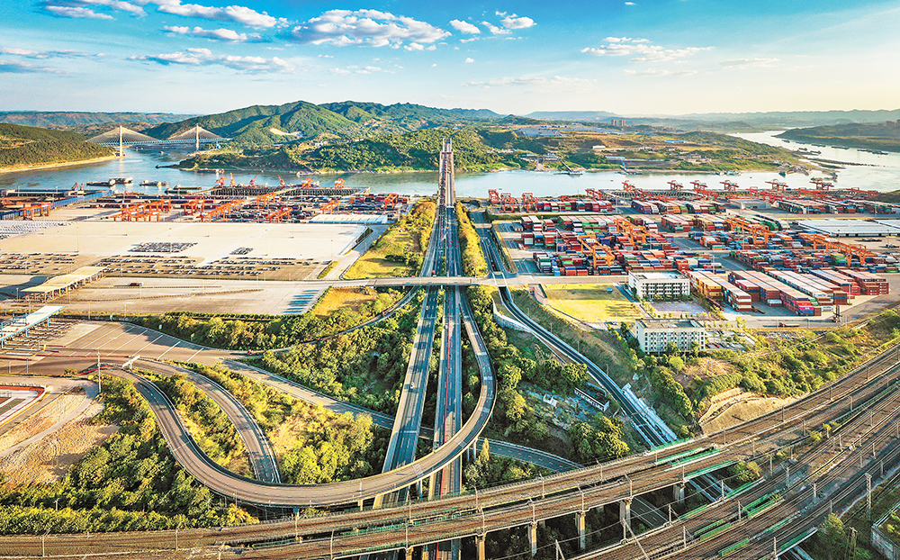 重慶果園港，無人化、智慧化的集裝箱碼頭。（攝于2022年8月14日） 首席記者 龍帆 實習生 尹詩語 攝/視覺重慶