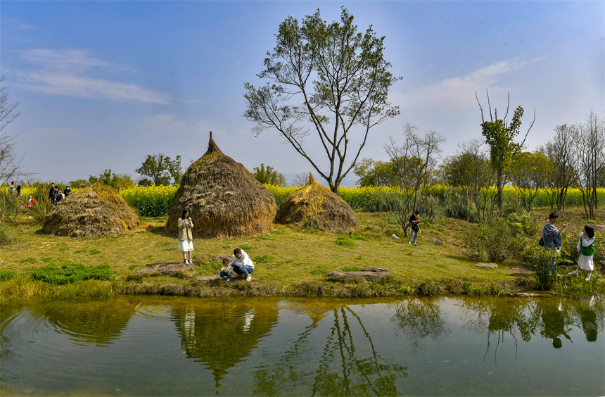 廣陽(yáng)島成為市民周末親近自然、休閑游玩的好出去。崔景印攝