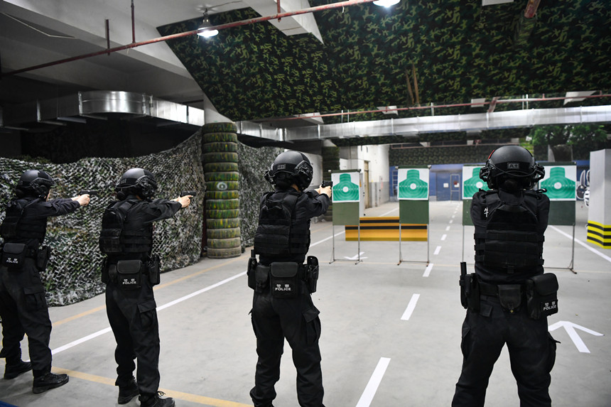 射擊訓(xùn)練。鄒樂攝