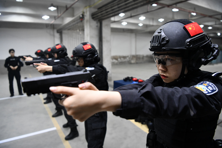 射擊訓(xùn)練。鄒樂攝