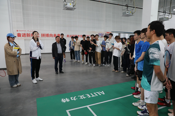 李雪芮開展現(xiàn)場教學(xué)。重慶理工大學(xué)供圖