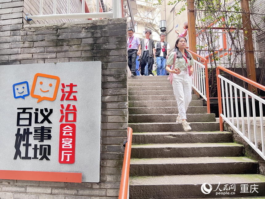 桂花園新村的百姓議事壩。人民網(wǎng) 胡虹攝