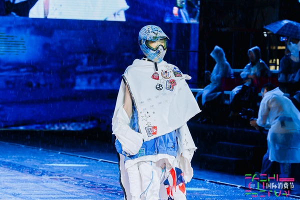 開幕式現場?；顒臃焦﹫D