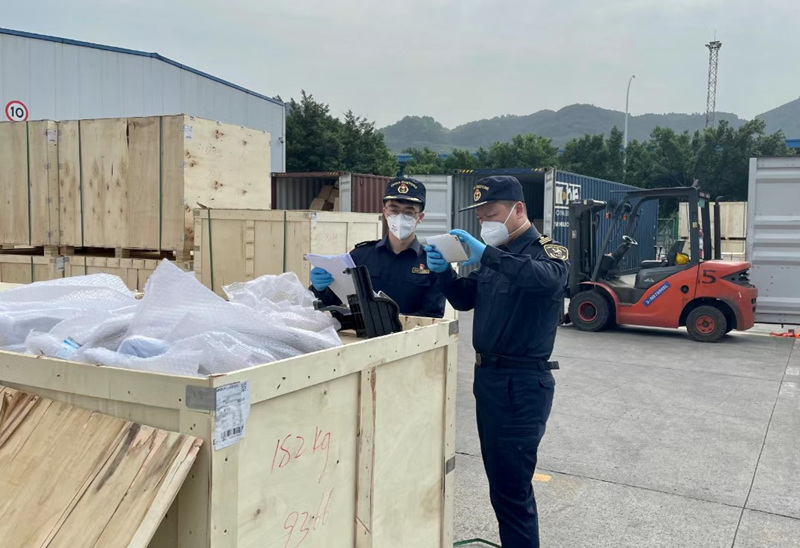 重慶海關(guān)聯(lián)合南寧海關(guān)實(shí)施“批量監(jiān)管”“鐵路快通”等監(jiān)管改革，壓縮通關(guān)時(shí)間一天以上。重慶海關(guān)供圖