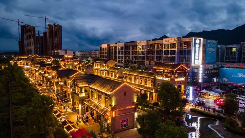 秀山青春集市。胡程攝