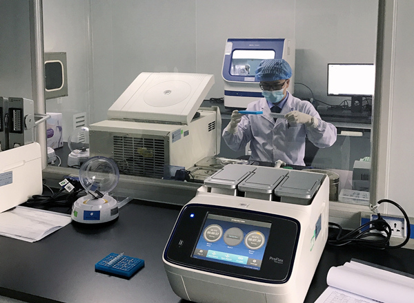 李江在工作中。兩江新區(qū)公安分局供圖