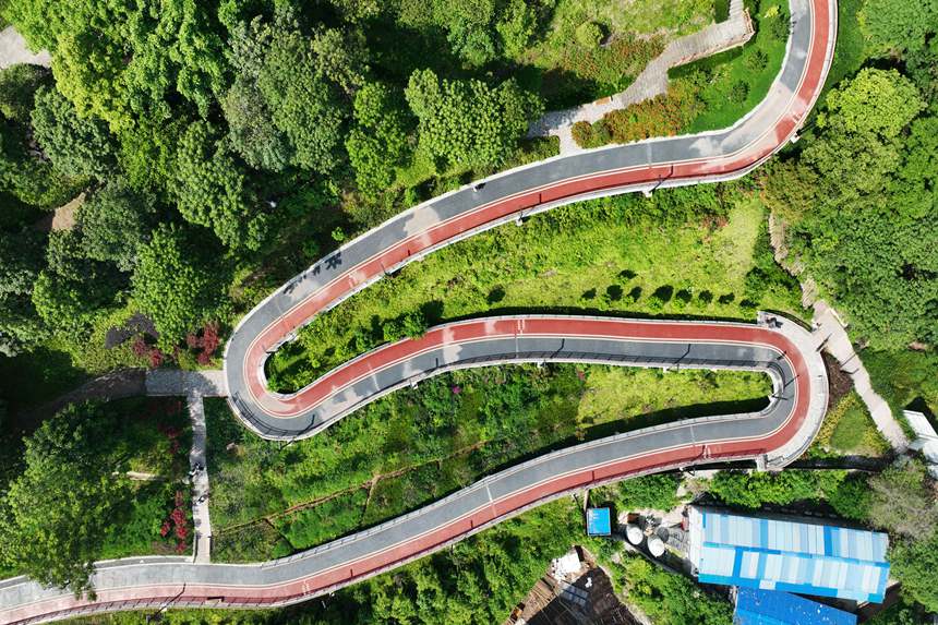 大渡口區(qū)重鋼崖線山城步道。楊敏攝