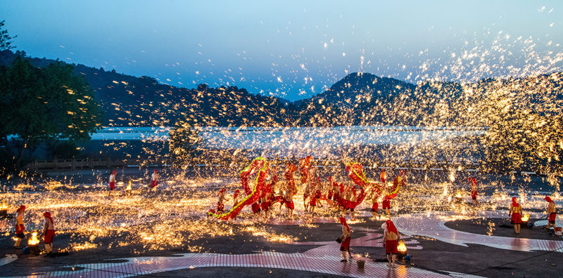 銅梁火龍。郭洪攝