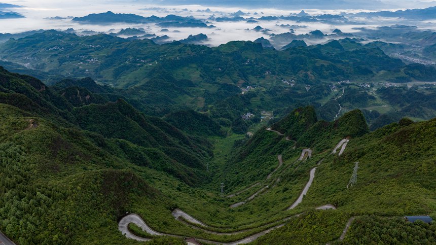川河蓋景區(qū)云霧繚繞。胡程攝