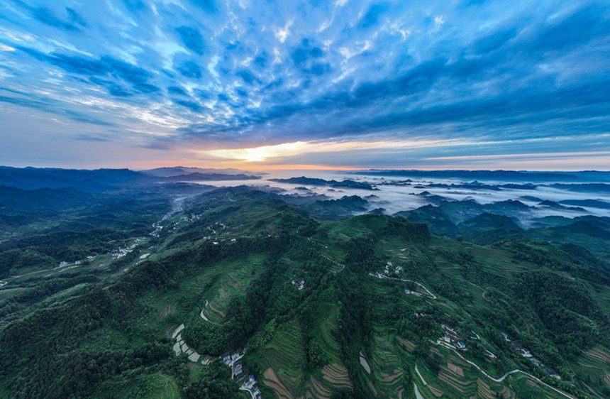 川河蓋景區(qū)云霧繚繞。胡程攝