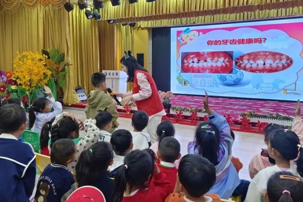 活動現(xiàn)場。重慶醫(yī)科大學附屬口腔醫(yī)院供圖